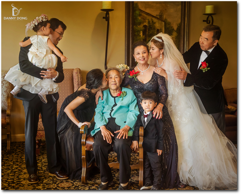 13-wedding-family-group-photo