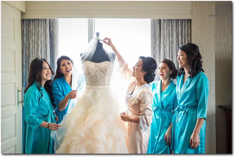 08-bride-getting-ready.