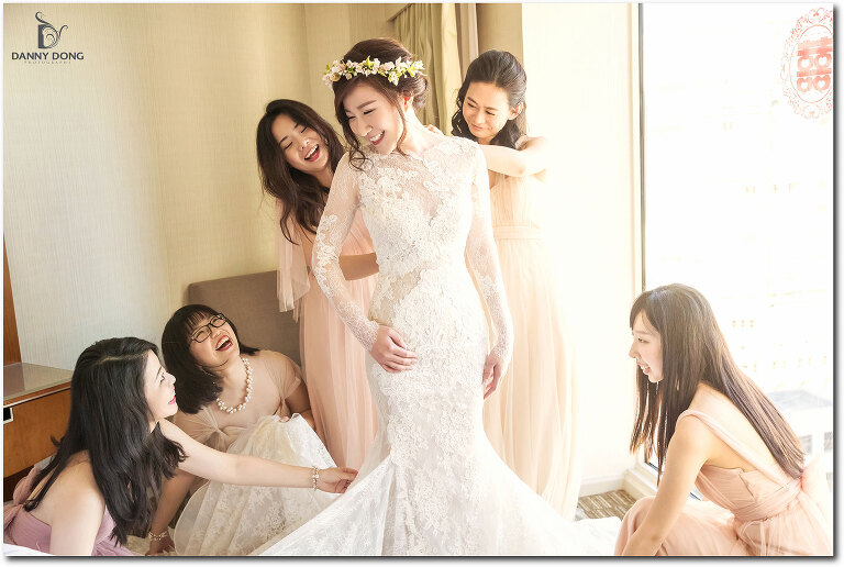 12-bride-getting-ready