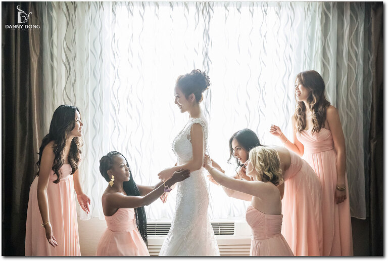 07-bride-getting-ready